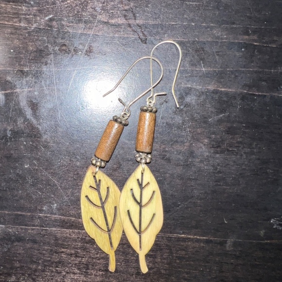 Brown dangly earrings - Picture 2 of 2